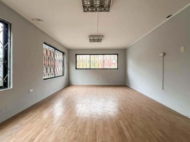 LOS ORIENTES ARRIENDA CASA COMERCIAL TRES PISOS 7 NORTE VIÑA