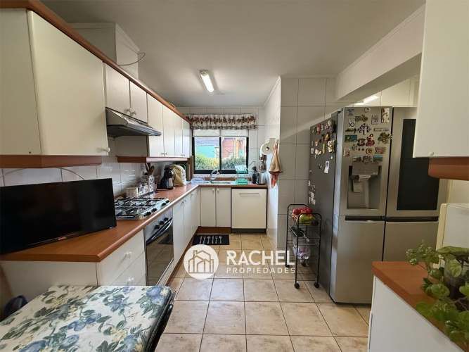 SE VENDE LINDA CASA CON QUINCHO EN PASAJE CERRADO, Sector Valle de Alcalá