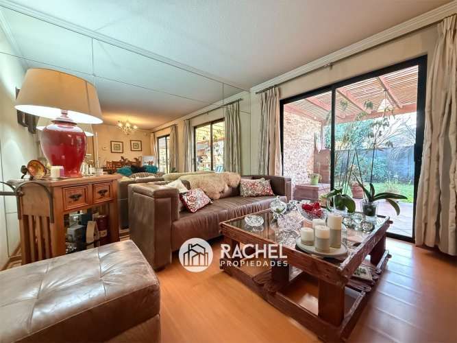 SE VENDE LINDA CASA CON QUINCHO EN PASAJE CERRADO, Sector Valle de Alcalá