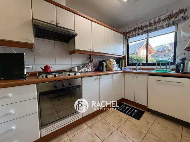 SE VENDE LINDA CASA CON QUINCHO EN PASAJE CERRADO, Sector Valle de Alcalá