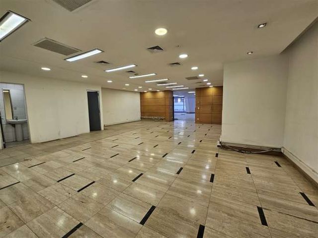 LOCAL COMERCIAL Av. El Bosque Norte/ Don Carlos