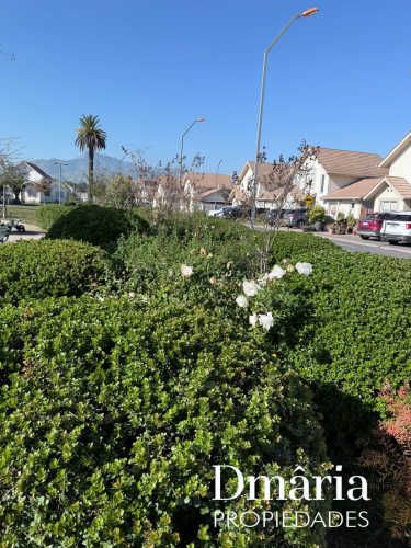 Casa con piscina y quincho en Linderos ¡Listo para habitar!