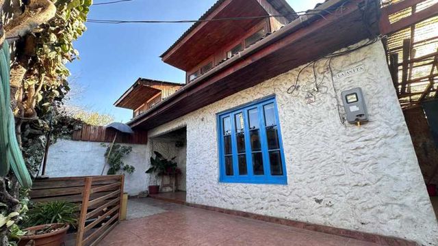 Se Vende Linda Casa, Cercana a Santa Julia y Av. Perú, Comuna La Florida.