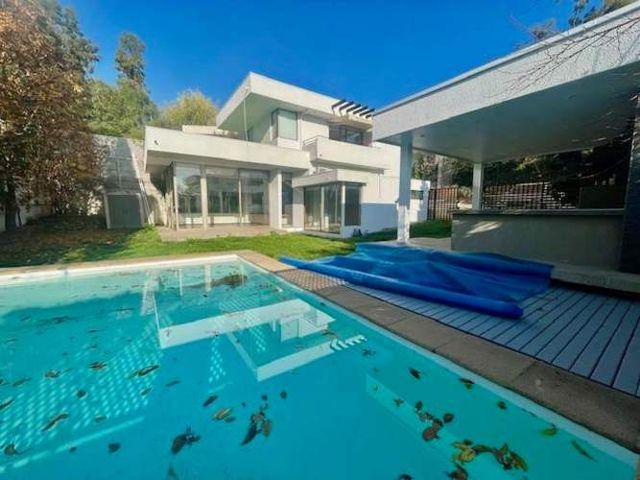 ALVARO CASANOVA, LA REINA ALTA, CONDOMINIO