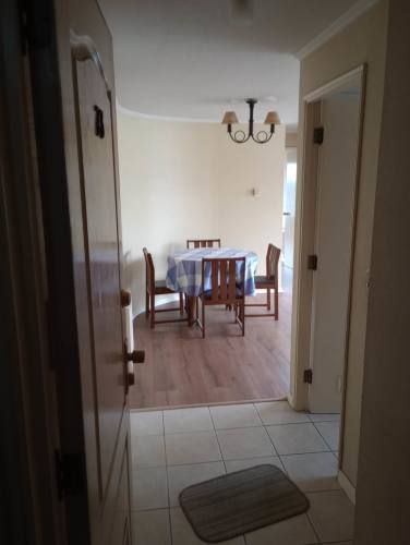 Central, 2 dorm. 2 baños, estacionamiento Bodega