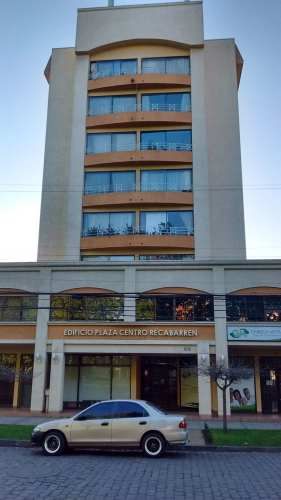 Central, 2 dorm. 2 baños, estacionamiento Bodega