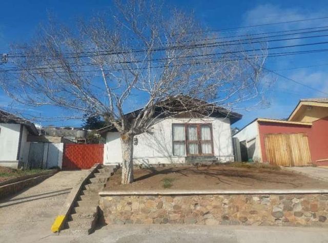 VENDO CASA INDIVIDUAL CON TERRENO GRANDE!