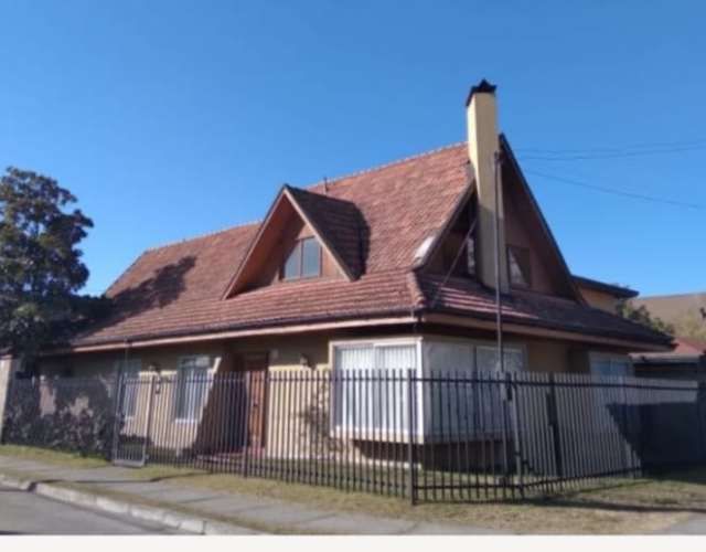 VENDO AMPLIA CASA EN CURICO