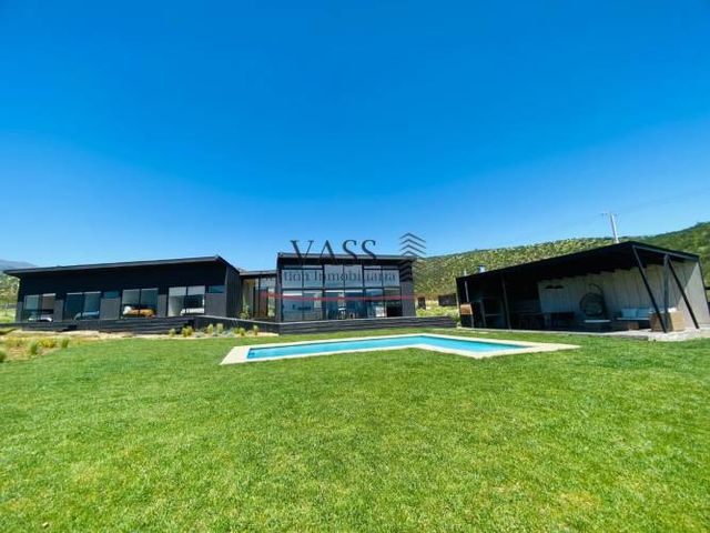 VASS vende casa mediterránea de 4D 3B con vista a la campana en Olmué