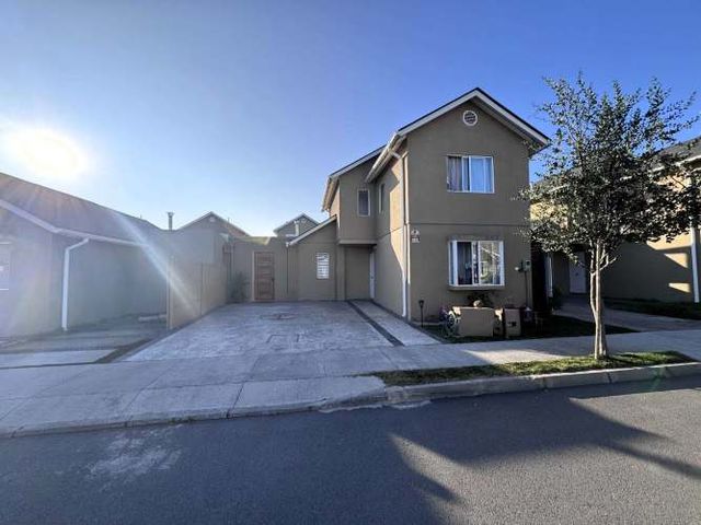 Vendo casa en condom. 3 dormitorios, quincho (107013)