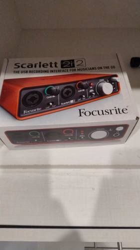 interfaz escarlett 2i2