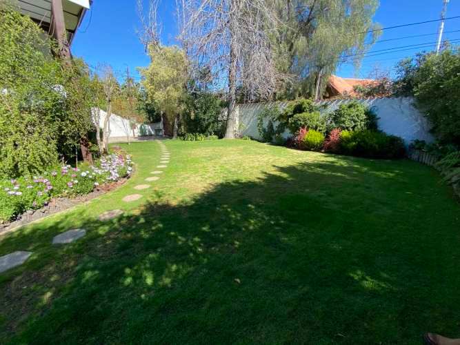 CASA EN CONDOMINIO LA REINA GRAN TERRENO COM 1,5