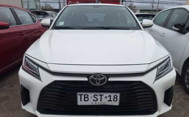 TOYOTA YARIS E 1.5 FULL MEC. AÑO 2024