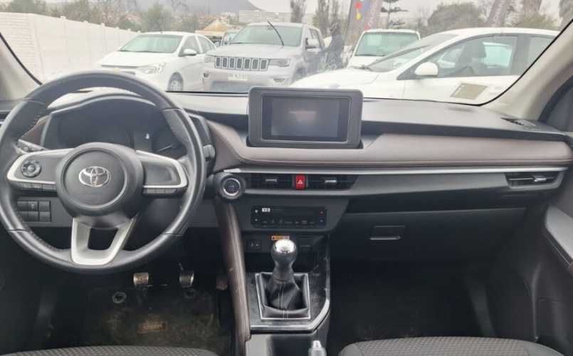 TOYOTA YARIS E 1.5 FULL MEC. AÑO 2024