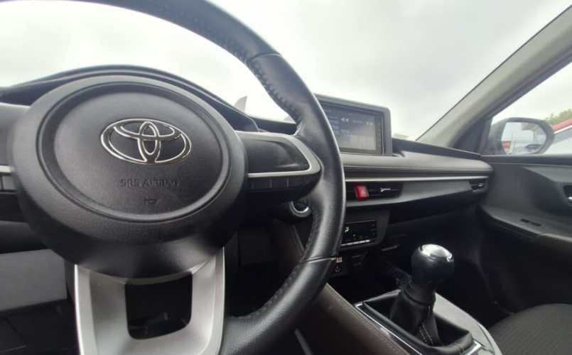 TOYOTA YARIS E 1.5 FULL MEC. AÑO 2024