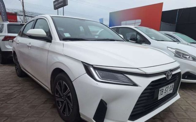 TOYOTA YARIS E 1.5 FULL MEC. AÑO 2024