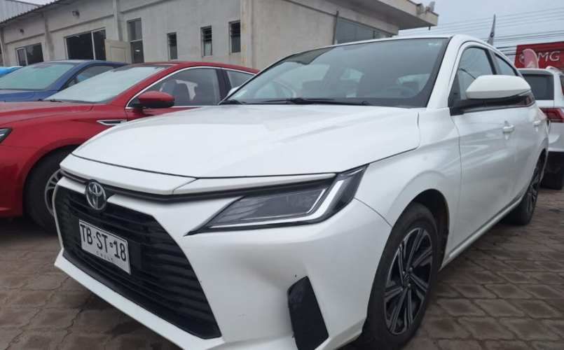 TOYOTA YARIS E 1.5 FULL MEC. AÑO 2024