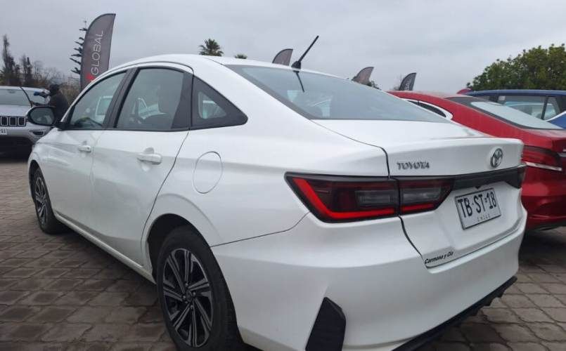 TOYOTA YARIS E 1.5 FULL MEC. AÑO 2024