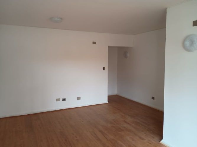 Se arrienda cómodo departamento central