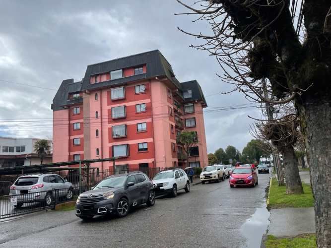 Se arrienda cómodo departamento central