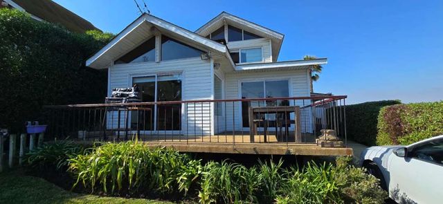 Reñaca, Las Golondrinas, 5 dormitorios, estar, servicio, piscina. jardín