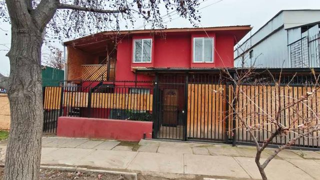 Amplia Casa de Siete Dormitorios en Peñalolén