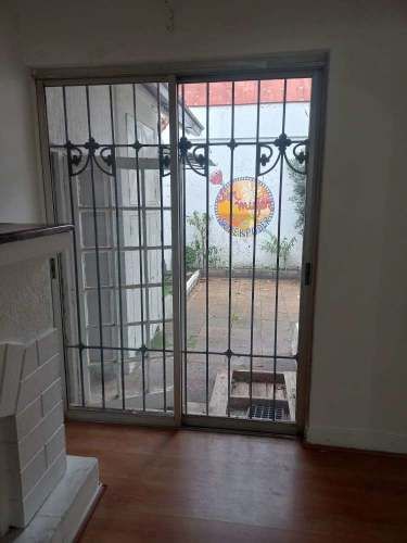 SE ARRIENDA CASA COMERCIAL UNO PONIENTE ALTURA 8 NORTE VIÑA