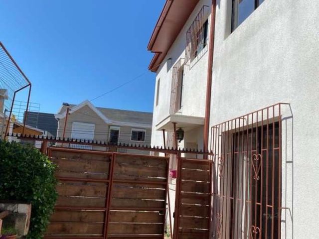 SE VENDE CASA ZONA ORIENTE VIÑA DEL MAR