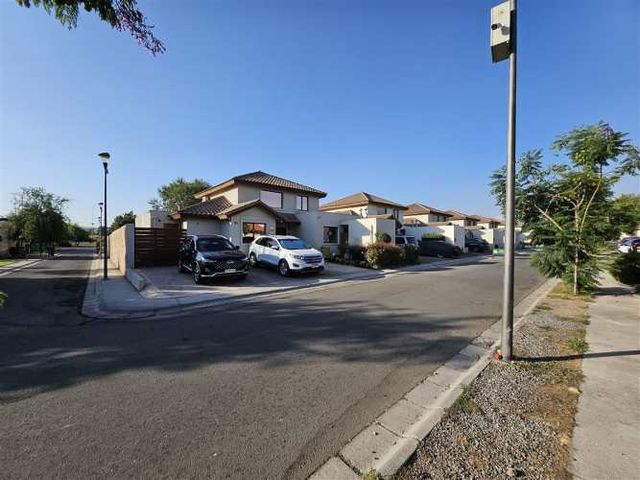 CASA EXCELENTE CASA CHICUREO NORTE CONDOMINIO LAS CALANDRIAS