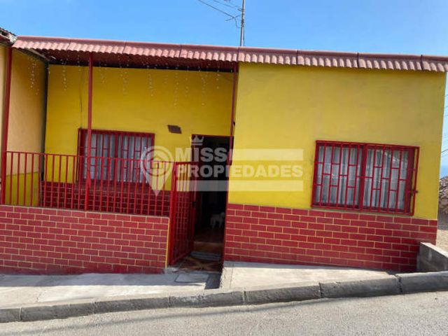 SE VENDE CASA EN POBLACION CHILE