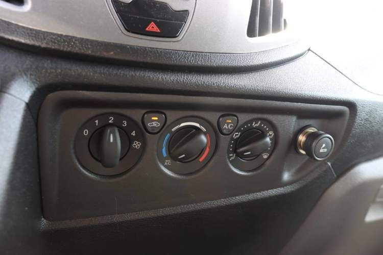 FORD TRANSIT FURGON DE CARGA 2023 UNICO DUEÑO FULL A/C