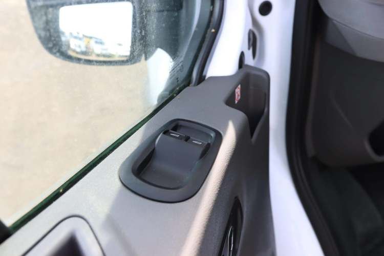 FORD TRANSIT FURGON DE CARGA 2023 UNICO DUEÑO FULL A/C