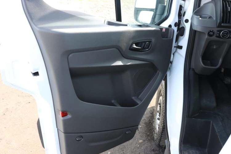 FORD TRANSIT FURGON DE CARGA 2023 UNICO DUEÑO FULL A/C