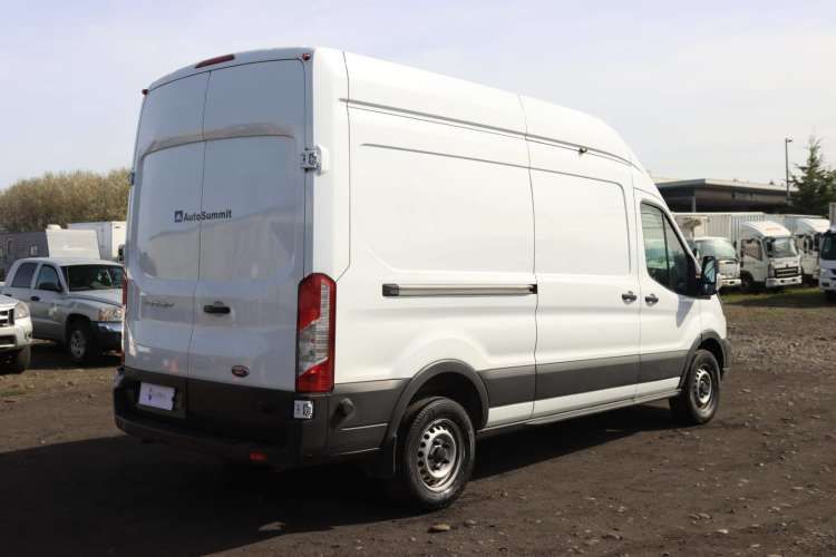FORD TRANSIT FURGON DE CARGA 2023 UNICO DUEÑO FULL A/C