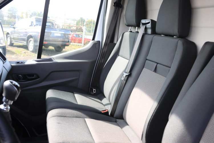 FORD TRANSIT FURGON DE CARGA 2023 UNICO DUEÑO FULL A/C