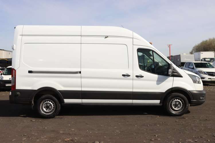 FORD TRANSIT FURGON DE CARGA 2023 UNICO DUEÑO FULL A/C