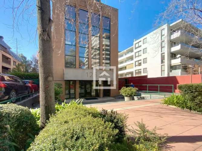 HERMOSA OFICINA EN EL MEJOR SECTOR DE VITACURA