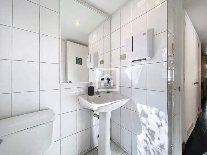 HERMOSA OFICINA EN EL MEJOR SECTOR DE VITACURA