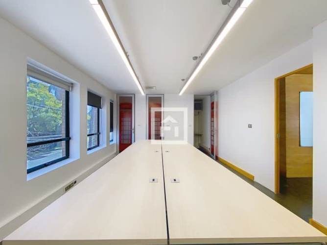 HERMOSA OFICINA EN EL MEJOR SECTOR DE VITACURA