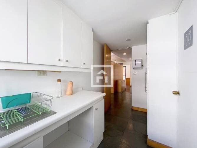 HERMOSA OFICINA EN EL MEJOR SECTOR DE VITACURA