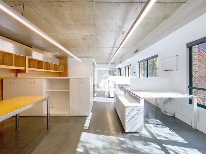 HERMOSA OFICINA EN EL MEJOR SECTOR DE VITACURA