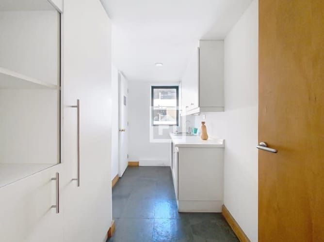 HERMOSA OFICINA EN EL MEJOR SECTOR DE VITACURA