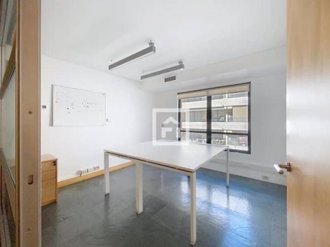 HERMOSA OFICINA EN EL MEJOR SECTOR DE VITACURA