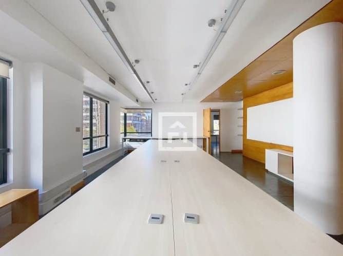 HERMOSA OFICINA EN EL MEJOR SECTOR DE VITACURA