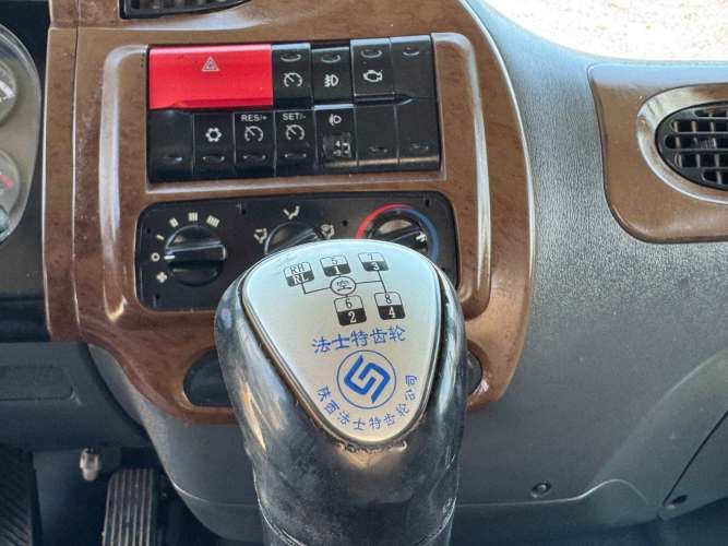 2014 Camión JAC Runner HFC 1134 Carrocería plana con estanque 10.000 lts