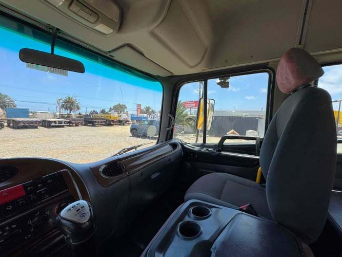 2014 Camión JAC Runner HFC 1134 Carrocería plana con estanque 10.000 lts