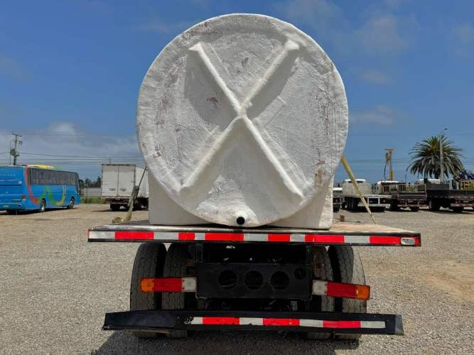 2014 Camión JAC Runner HFC 1134 Carrocería plana con estanque 10.000 lts