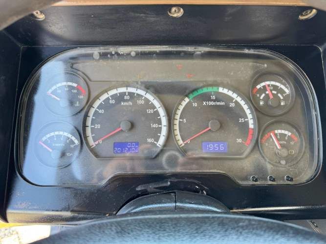 2014 Camión JAC Runner HFC 1134 Carrocería plana con estanque 10.000 lts