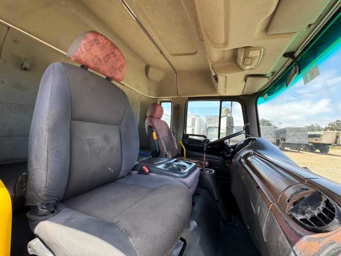 2014 Camión JAC Runner HFC 1134 Carrocería plana con estanque 10.000 lts