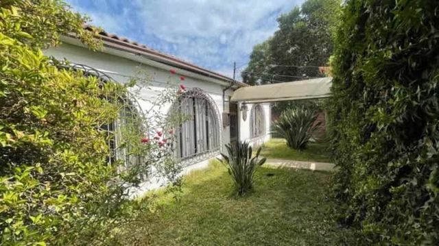 Casa TOBALA ESQUINA LARRAIN